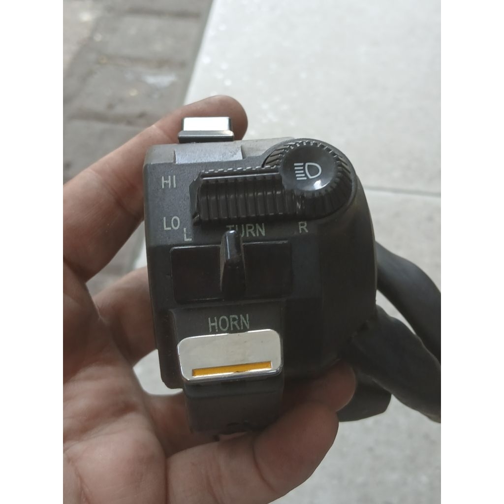 HOLDER KIRI HONDA GLMAX .GLPRO BARU STOK LAMA