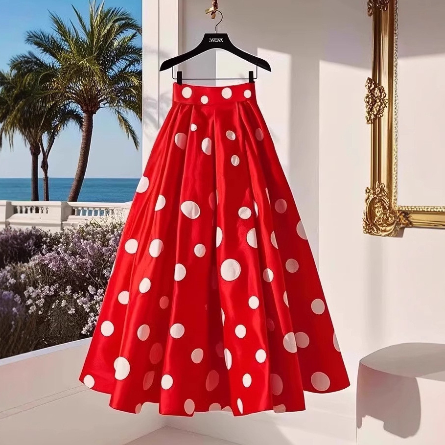 Rok bermotif polkadot merah a Rok payung dengan ujung lebar