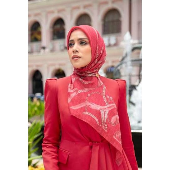 Buttonscraves Signature Chain