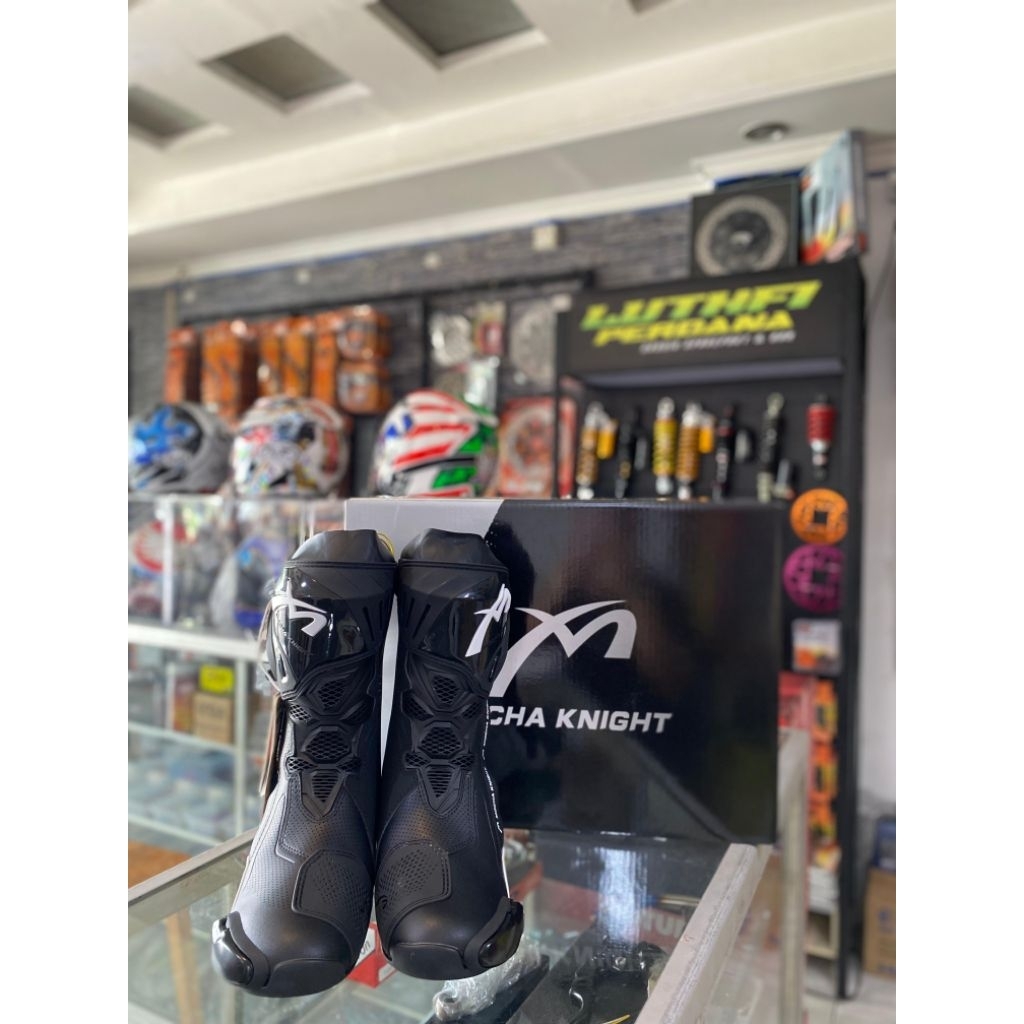 SEPATU BALAP MOCHA KNIGHT BLACK IVORY SIZE 43/1