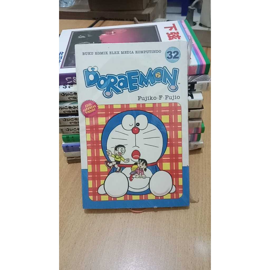 Komik Doraemon 32 Segel by Fujiko f Fujio