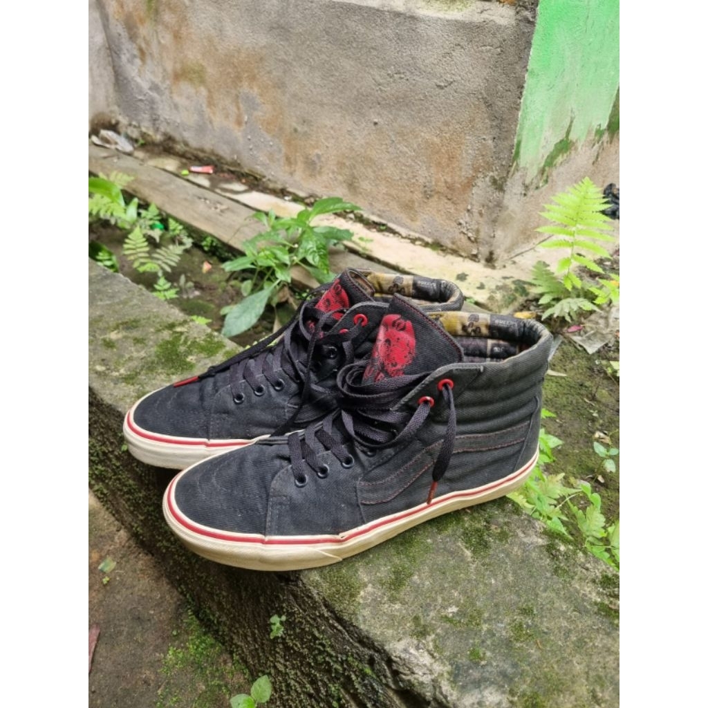 Sepatu vans sk8 x queen bekas