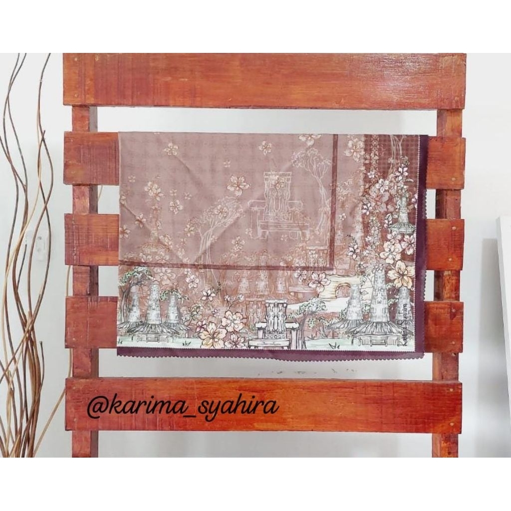 Hijab Motif Segiempat Karima Syahira