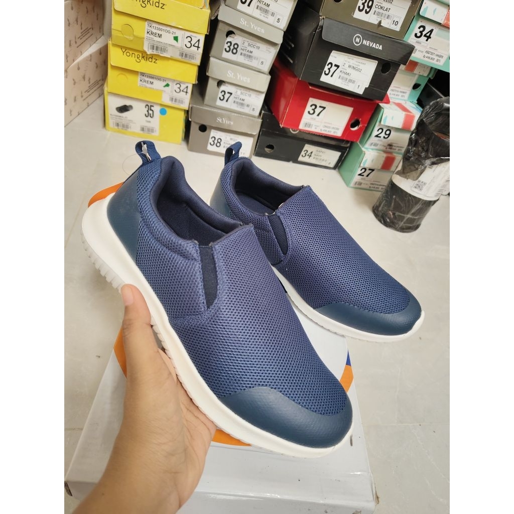 SEPATU SLIP ON PRIA MERK NEVADA MATAHARI