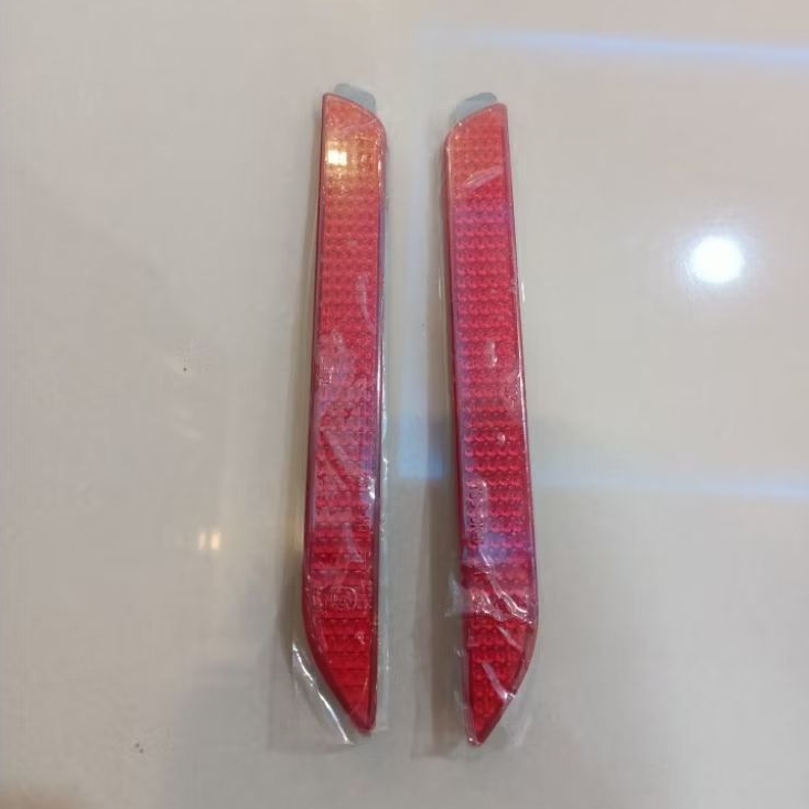 LAMPU REFLEKTOR BEMPER BELAKANG INNOVA 2005-2015