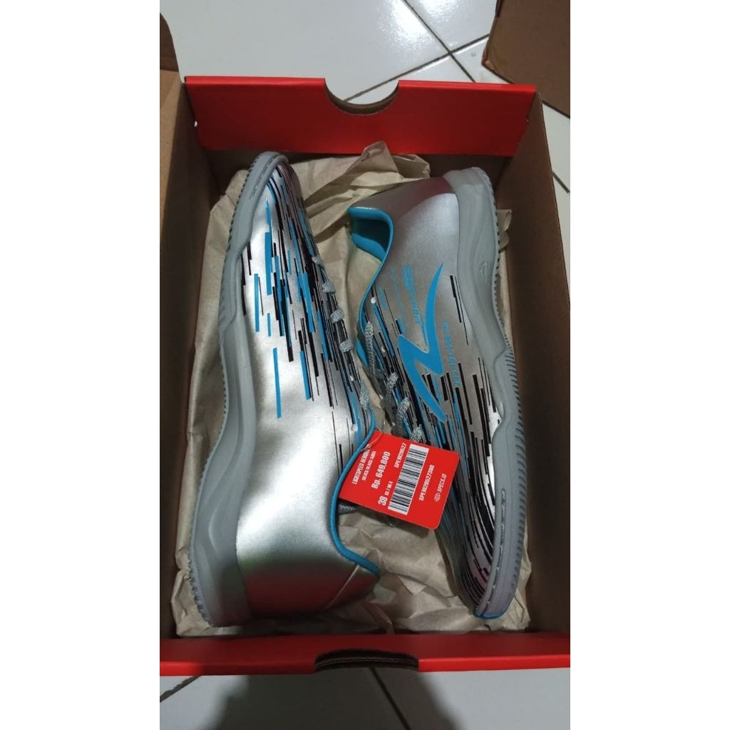 LiGHSPEED REBORN IN  BLACK/SILVER/AQUA BNIB