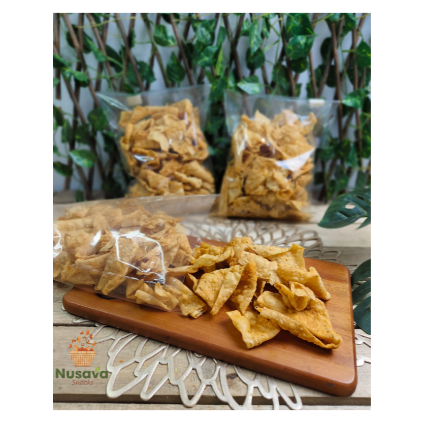 Keripik Pangsit Pedas Nusava Snacks 250gr Pangsit Goreng Kiloan Kriuk Renyah