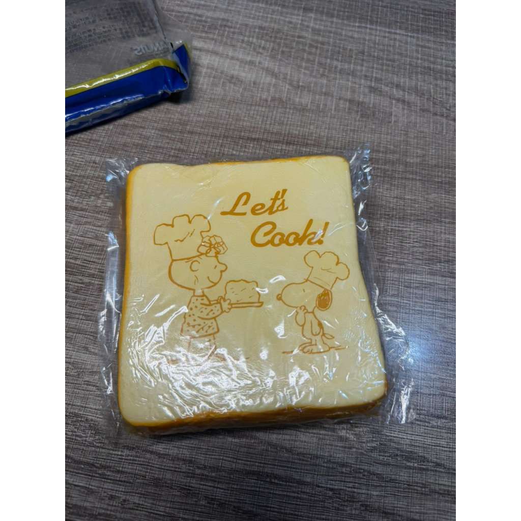 SNOOPY PEANUTS TOAST SQUISHY