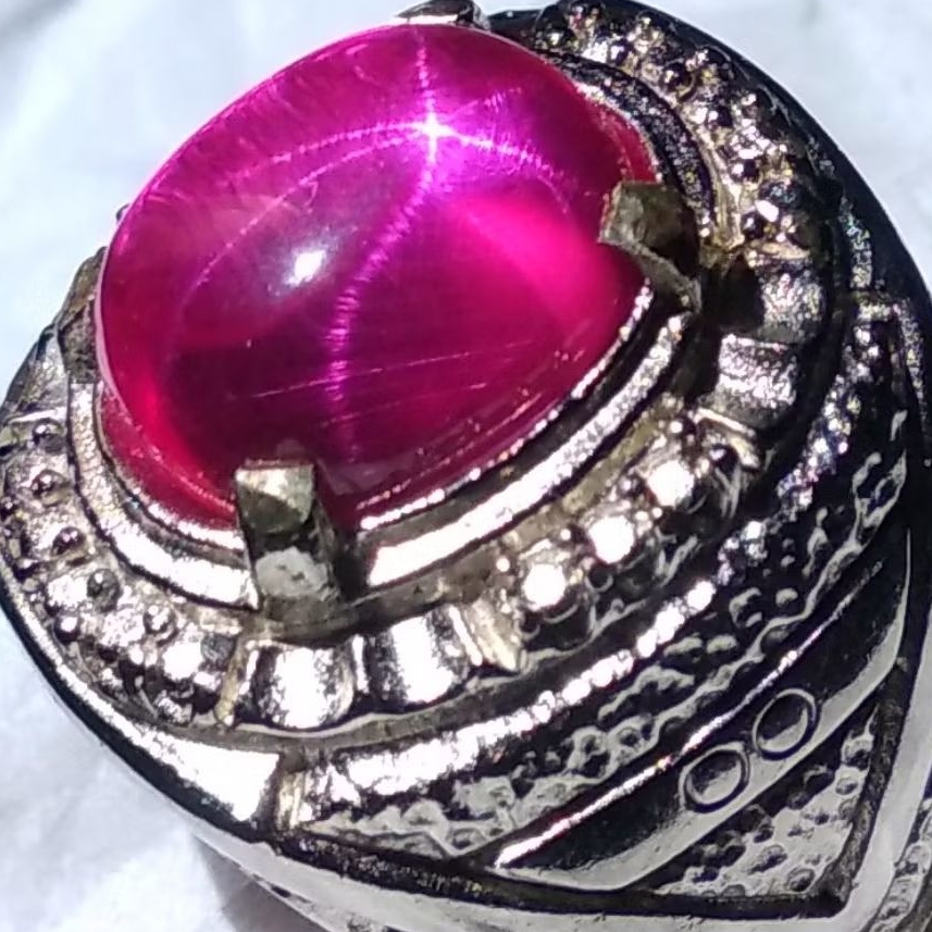 Cincin Ruby Star Bangkok