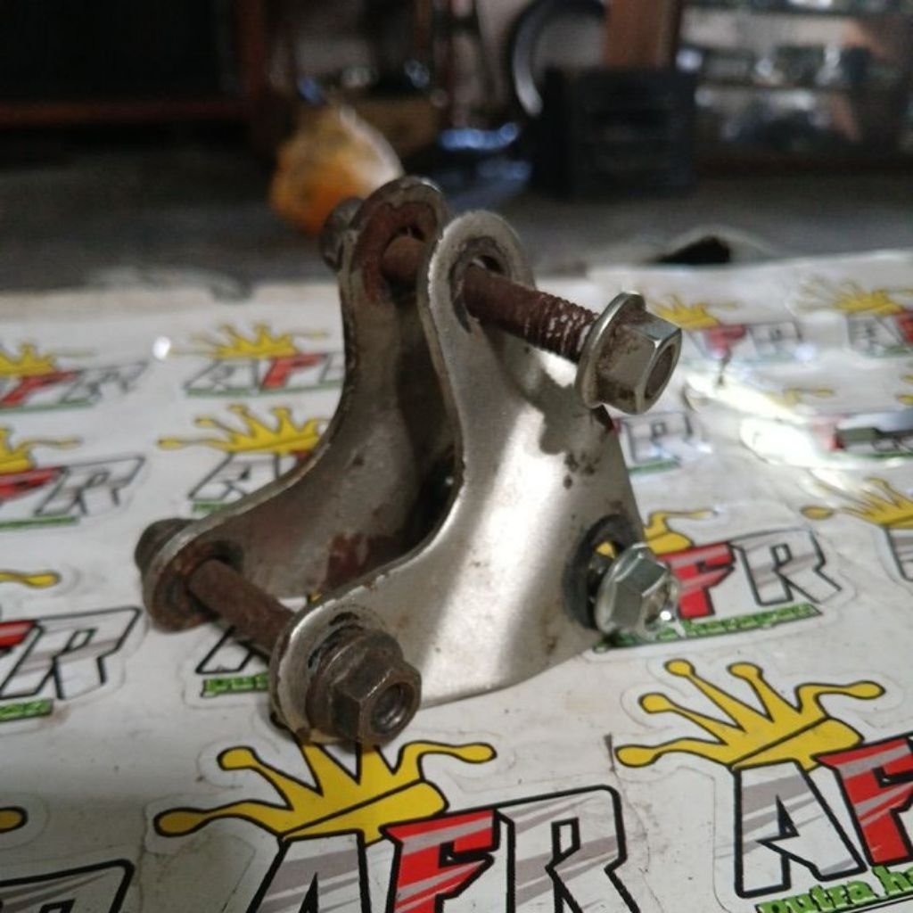 dudukan mesin ninja r