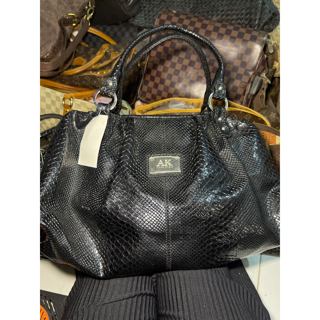 Handle Bag AK Black Preloved