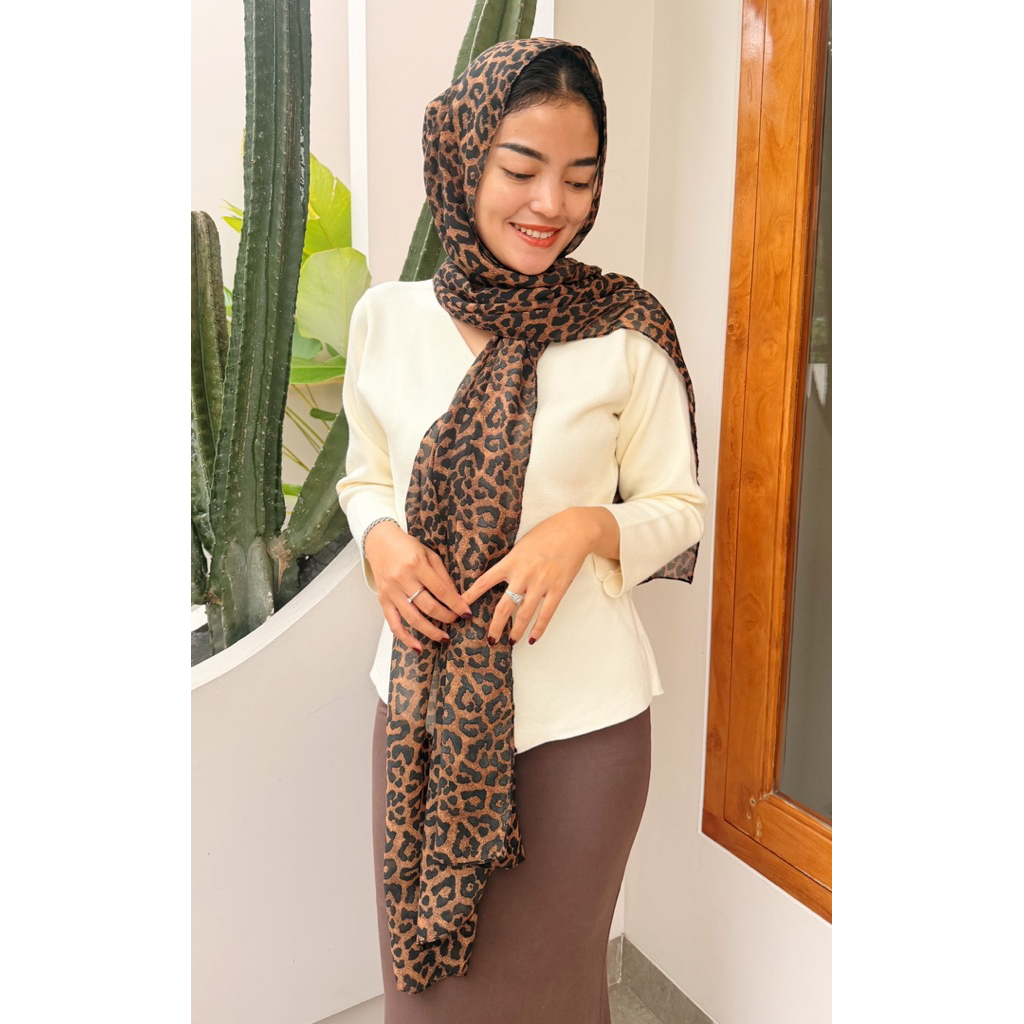 PASHMINA MACAN TUTUL SELENDANG LEOPARD 180x75 CERUTI SLENDANG SHAWL JAHIT TEPI KERUDUNG PEJABAT MOTI