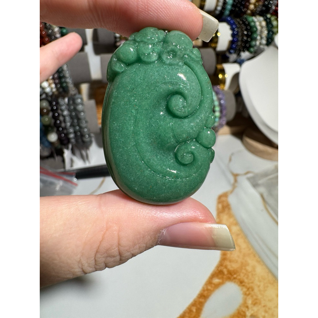 Liontin Giok Dulong Ruyi & Monkey