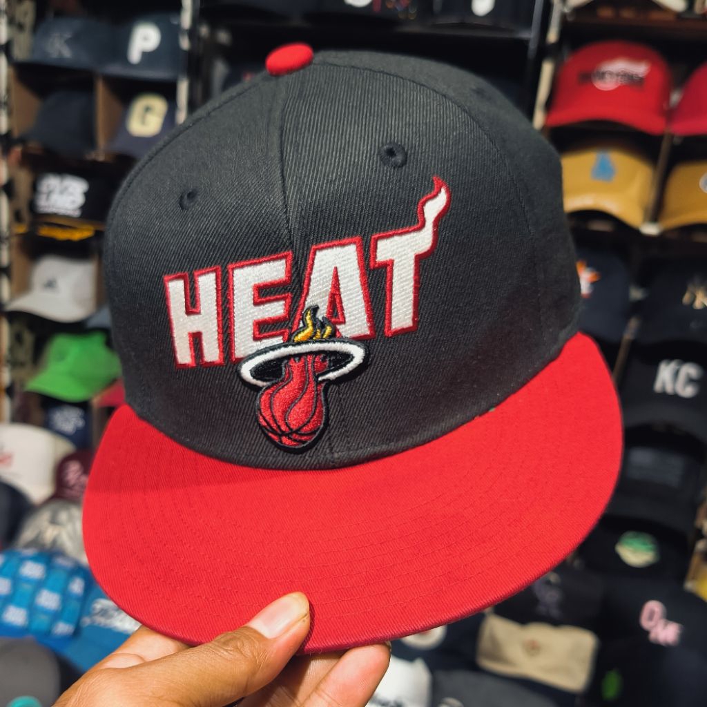 Topi Adidas Miami Heat NBA