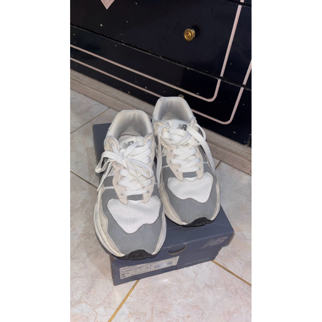 preloved sneakers new balance W5740SVD