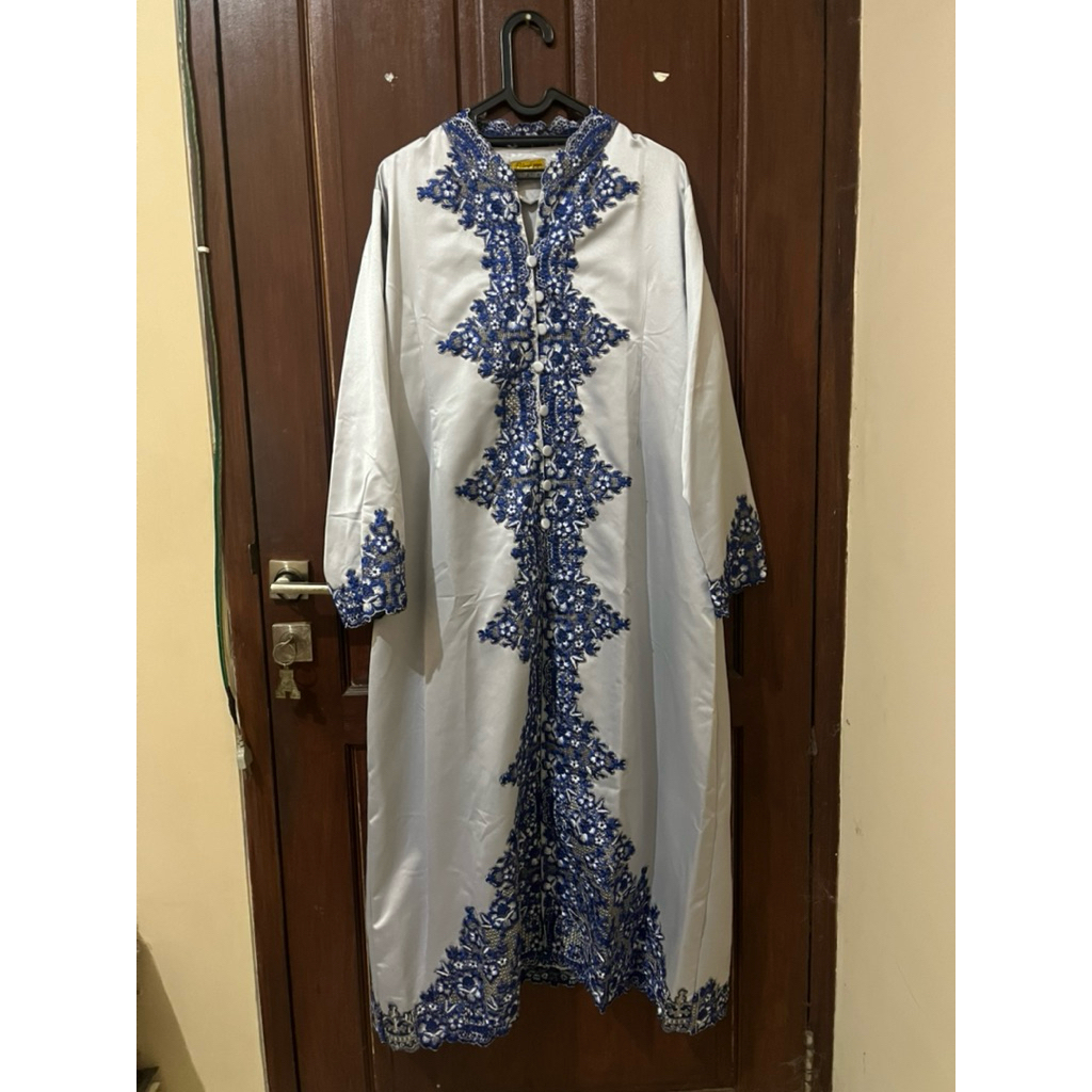 PRELOVED | Kebaya Set warna silver dan biru size XL