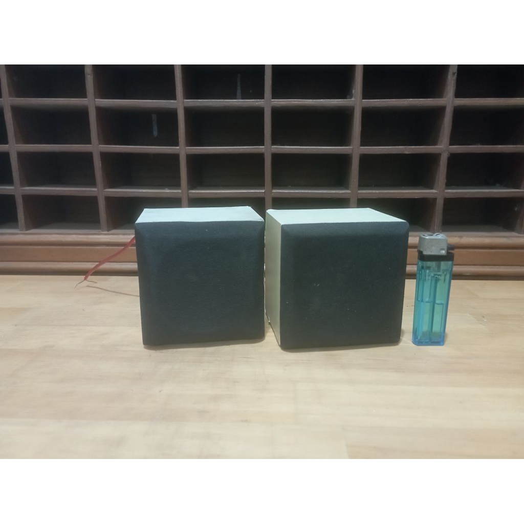 Speaker Pasif Satelit ( 2,5" inch ) Merk tdk diketahui Sepasang.