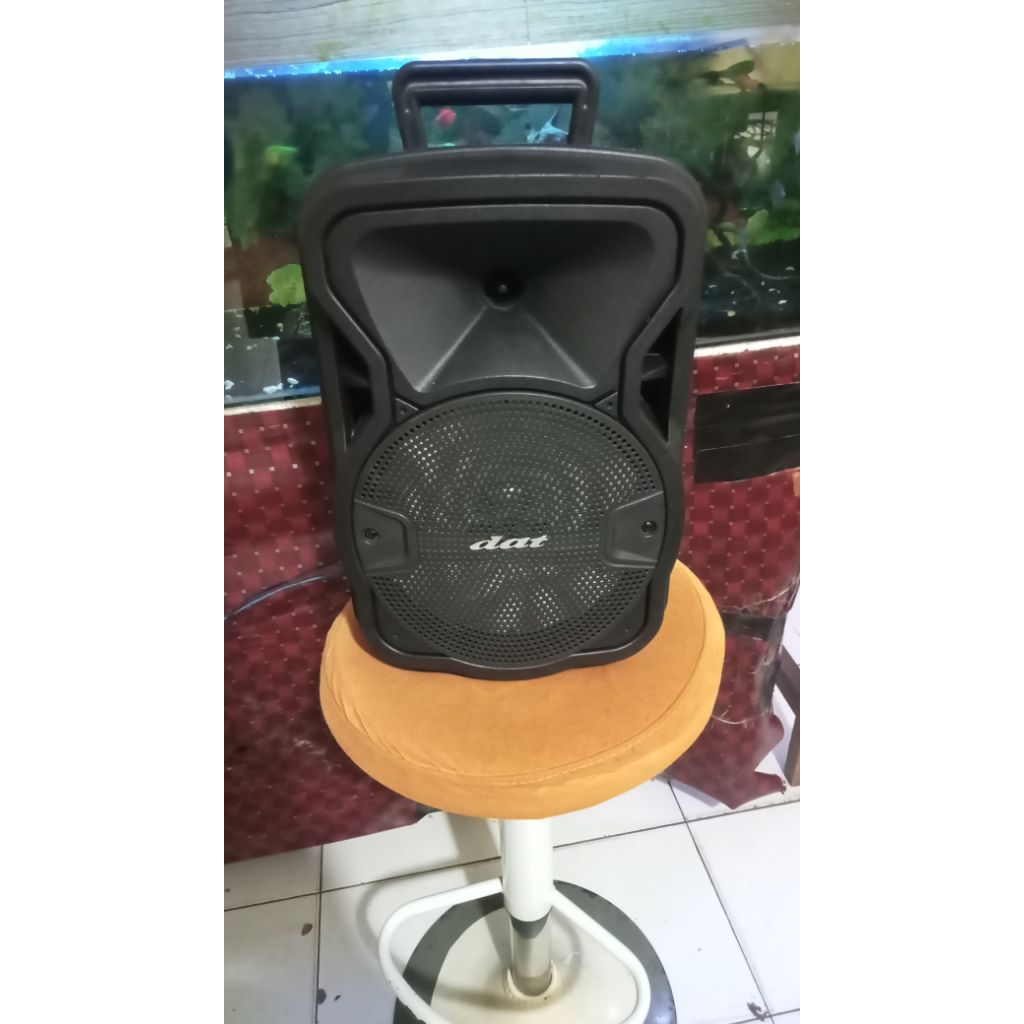 speaker aktif Merk DAT 8 inc mesin sudah gantian