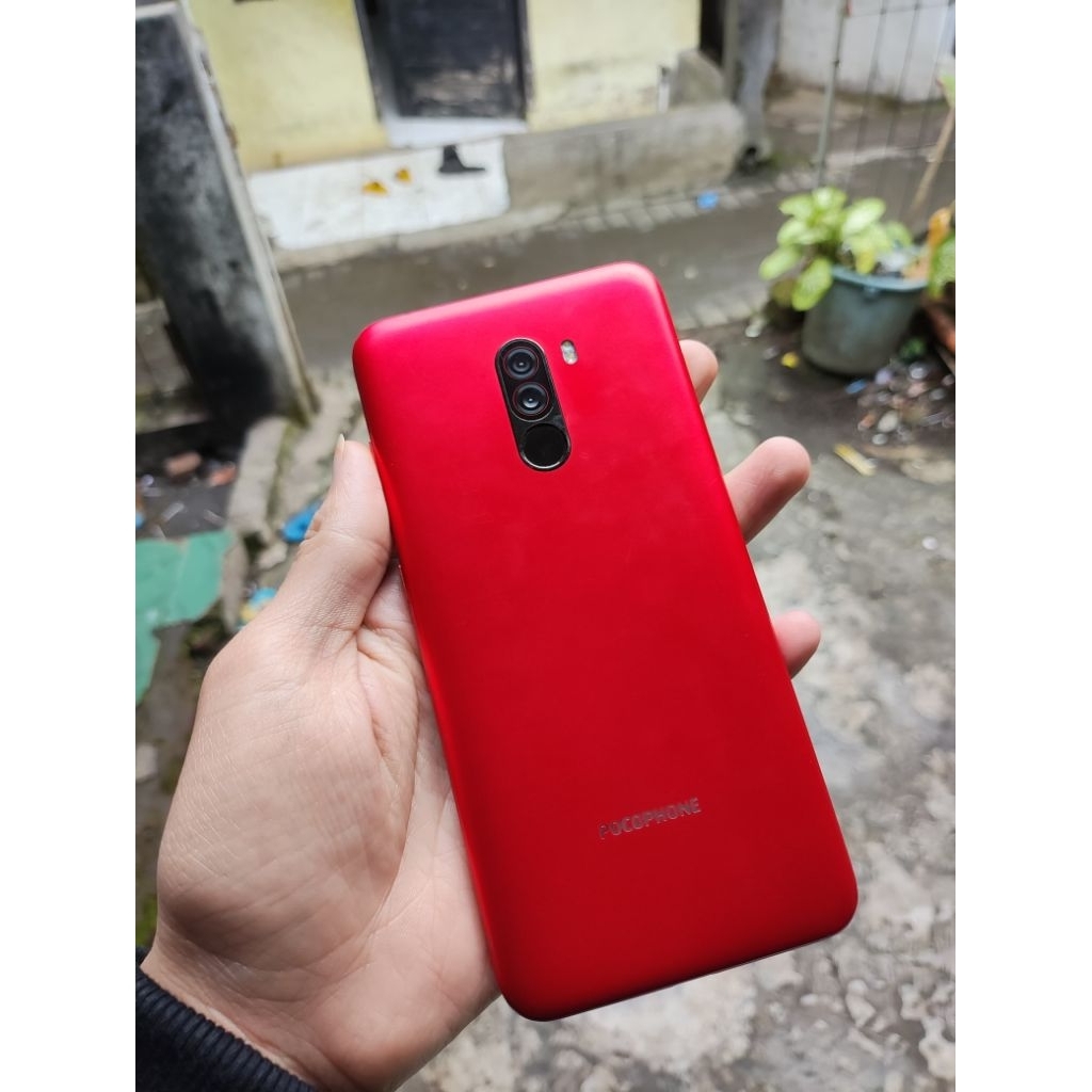 POCO F1 6/128 HP ONLY