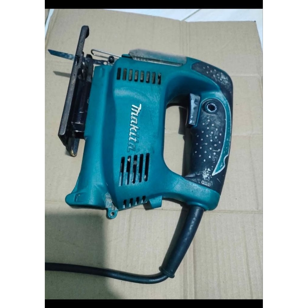 second jigsaw makita type 4327M variable speed kondisi normal semua siap pakai kerja