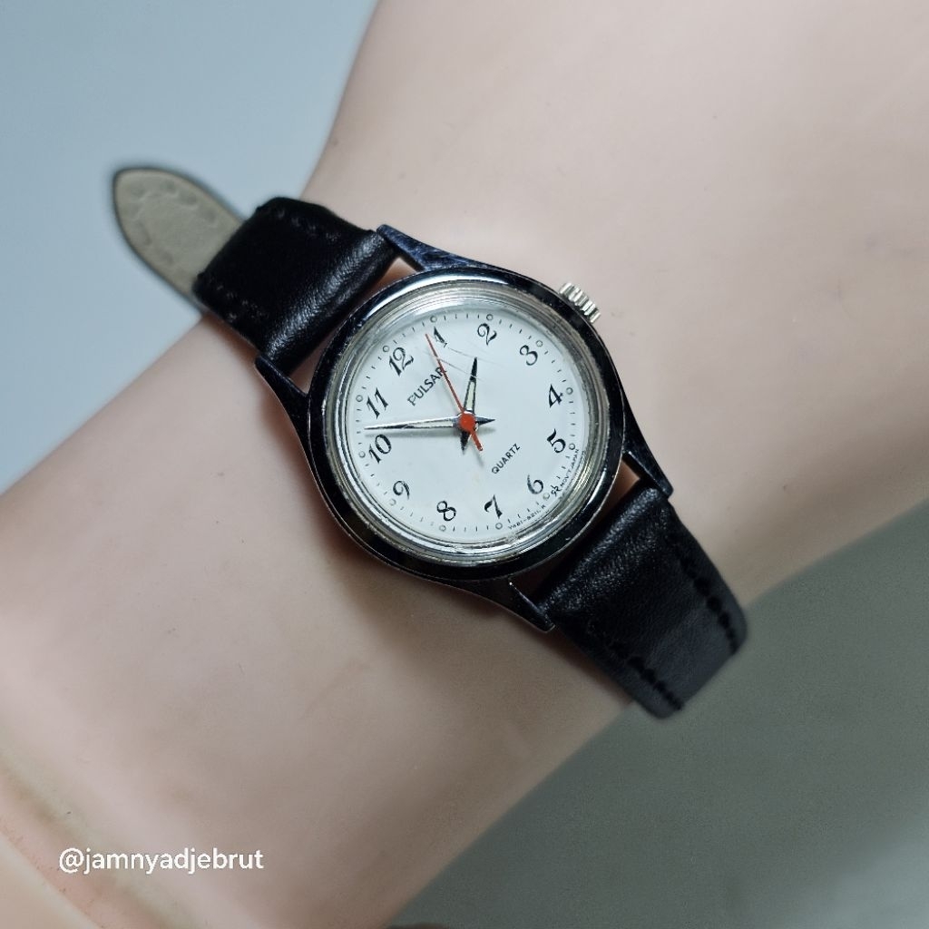 Jam Pulsar Y481-1570 by Seiko Silver White Ladies Bekas