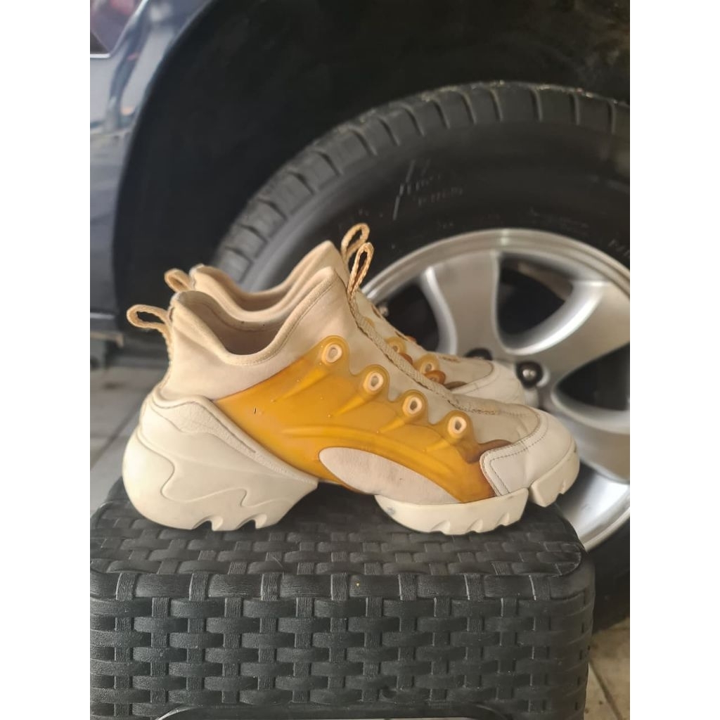 Sepatu Wanita Chirstian Dior