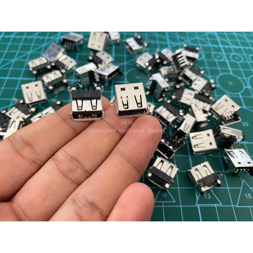 KONEKTOR USB FLASH DISK KORG NAUTILUS 61 NAUTILUS 73 NAUTILUS 88 - ORIGINAL