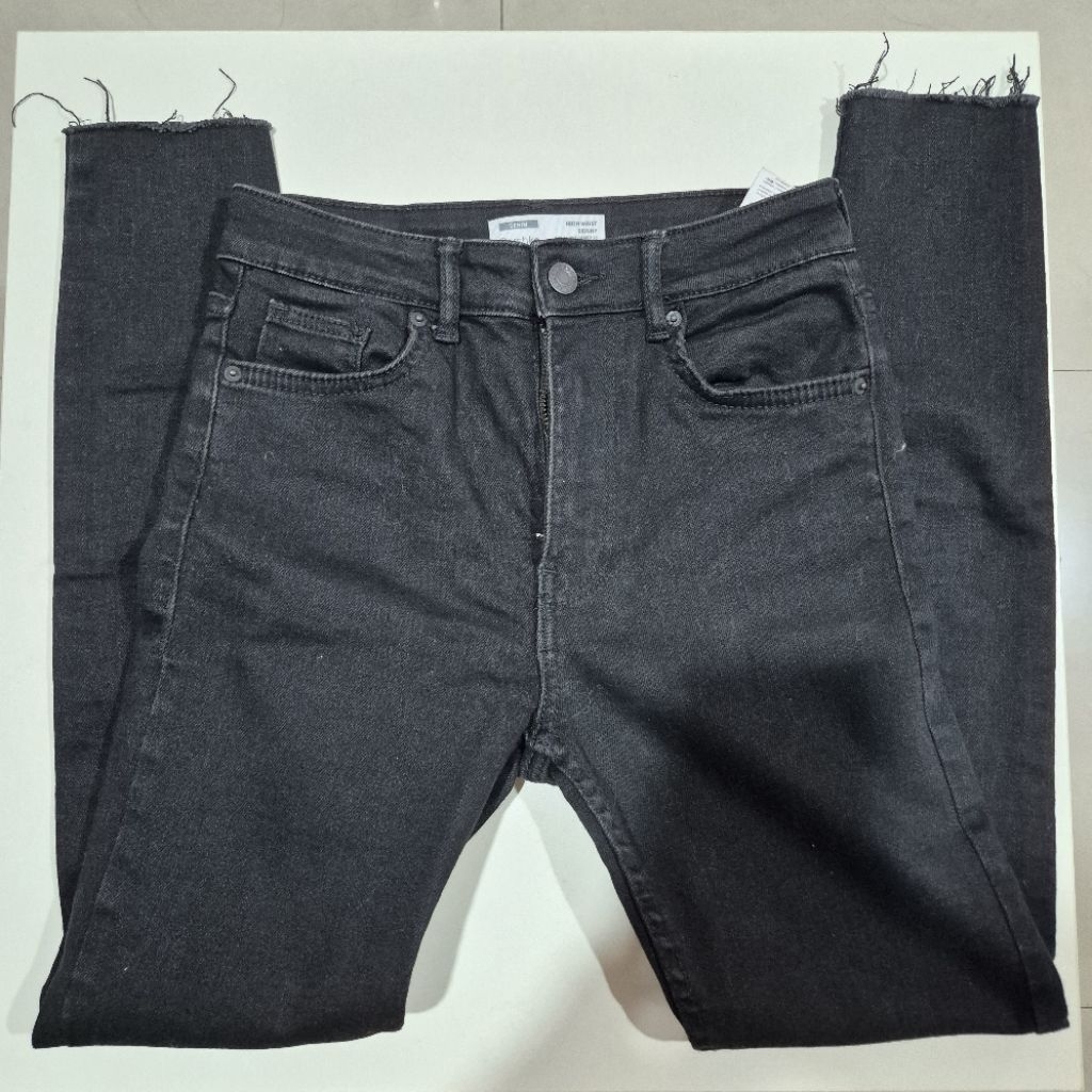 [CUCI GUDANG] Bershka High Waist Skinny Jeans Size 36 New Black Hitam thrift