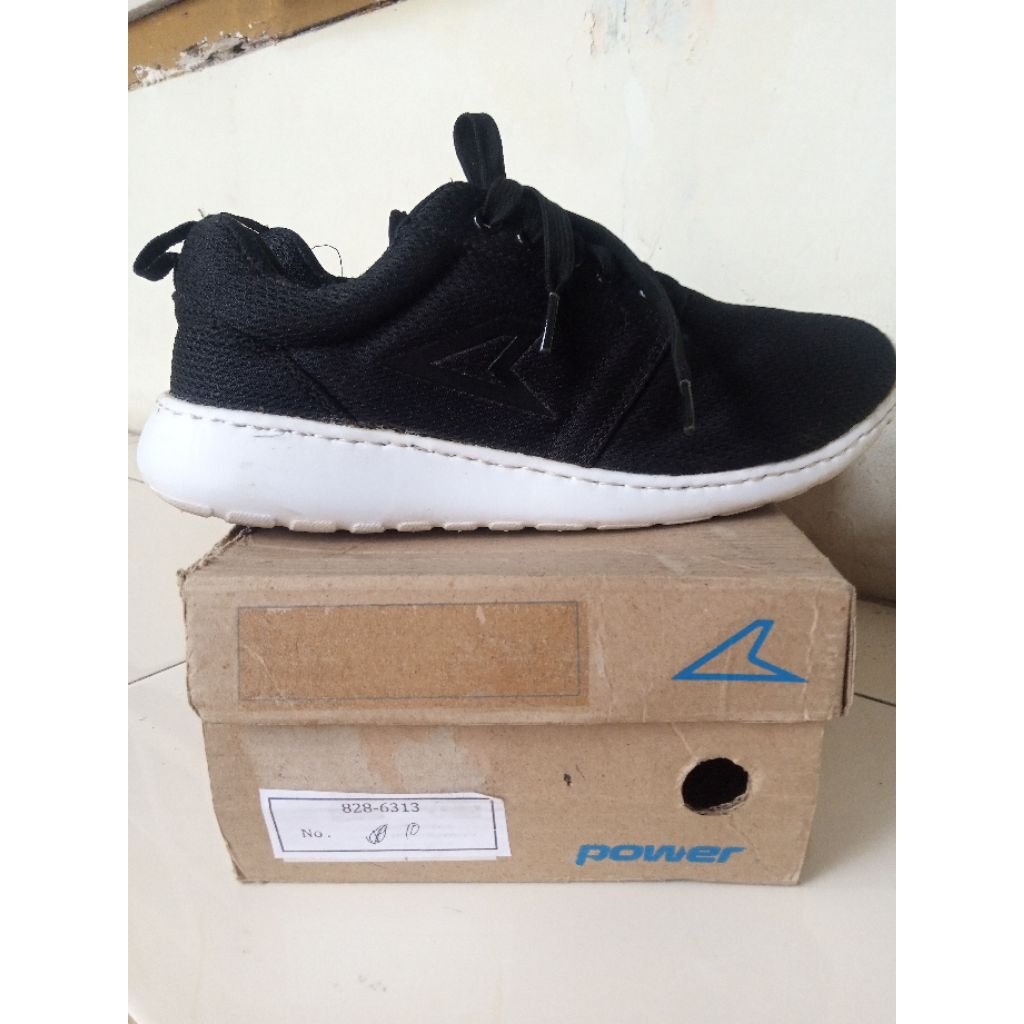 Sepatu Power Bata Hitam Putih Ringan Nyaman