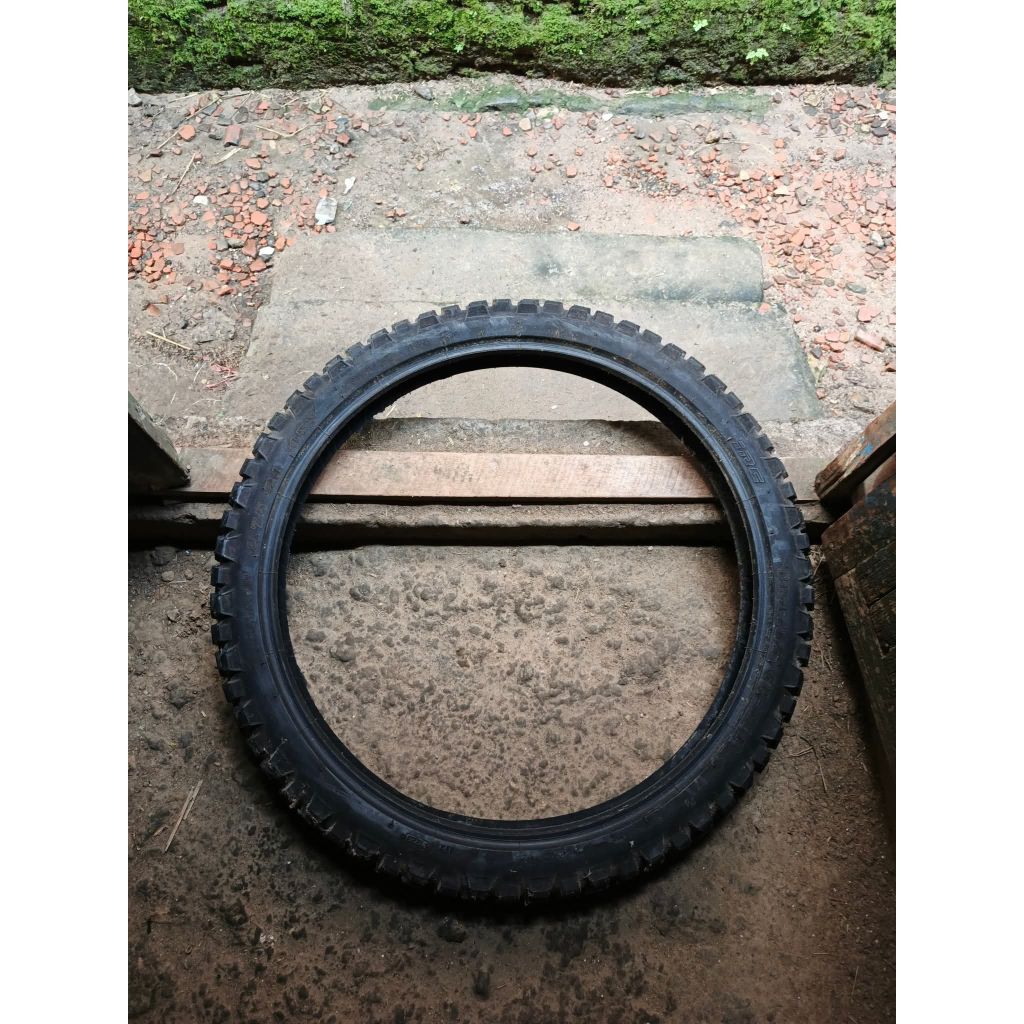 ban bekas, merek irc trails gp-21f ukuran 2.75 ring 21 tube type, batikan masih bawaan pabrik (tidak