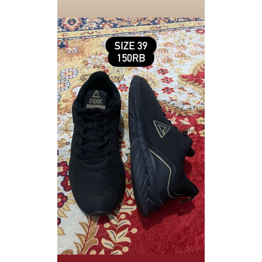 sepatu hitam full peak