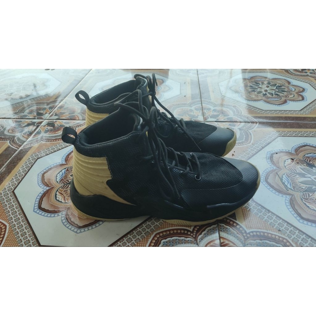 Sepatu basket ballerbro second 42