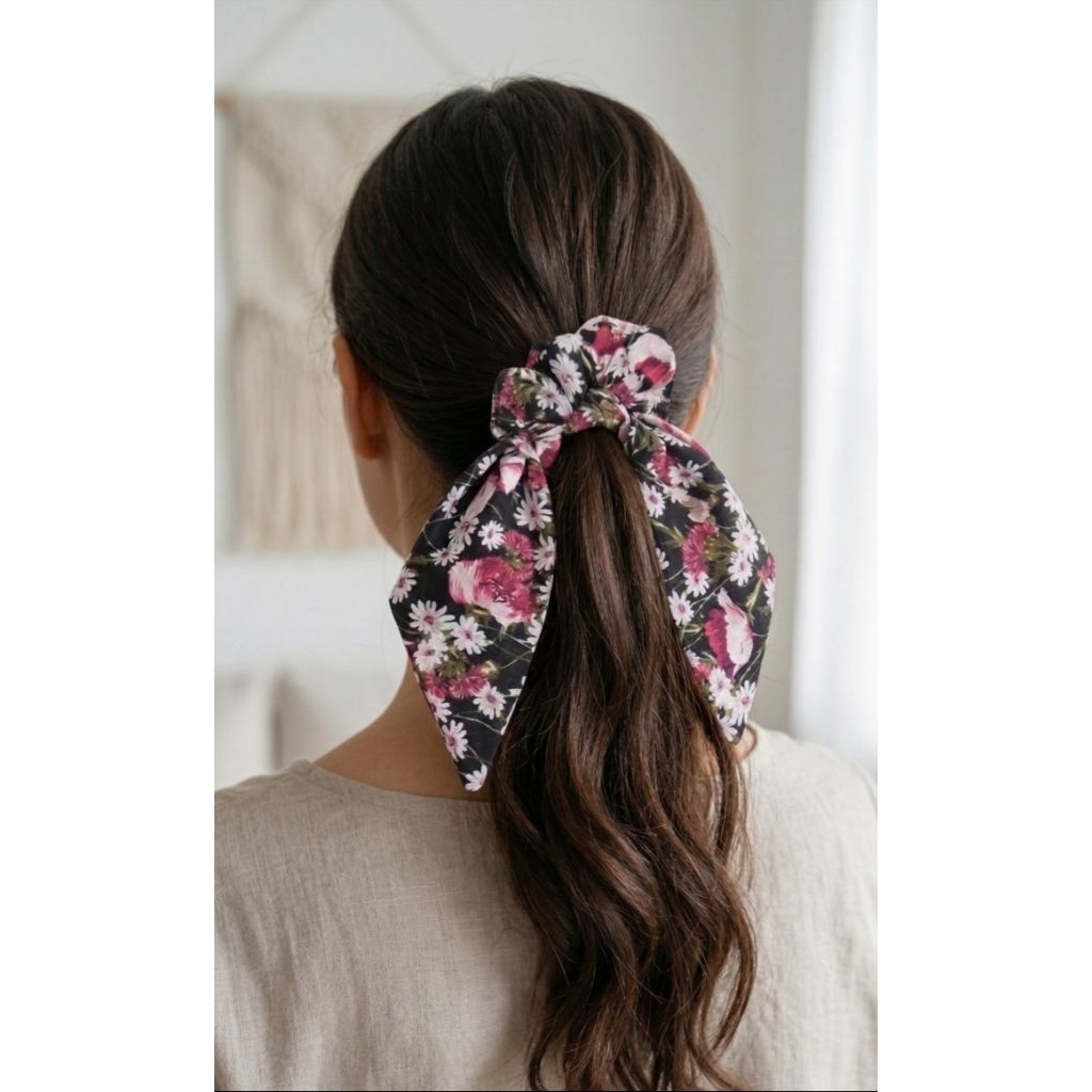 Ikat Rambut Kain Scarf Scrunchie Bow 2in1 Motif Bunga Mawar Hitam/Pink - Karet Rambut Pita Wanita Ko