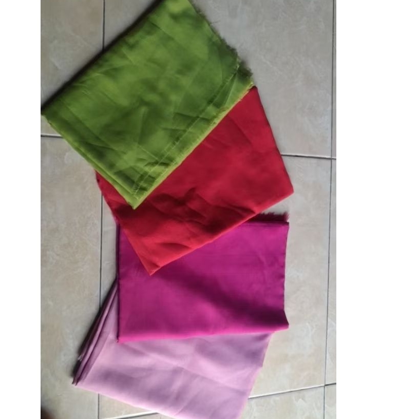 Preloved kerudung segi empat saudia (pink tua, hijau)