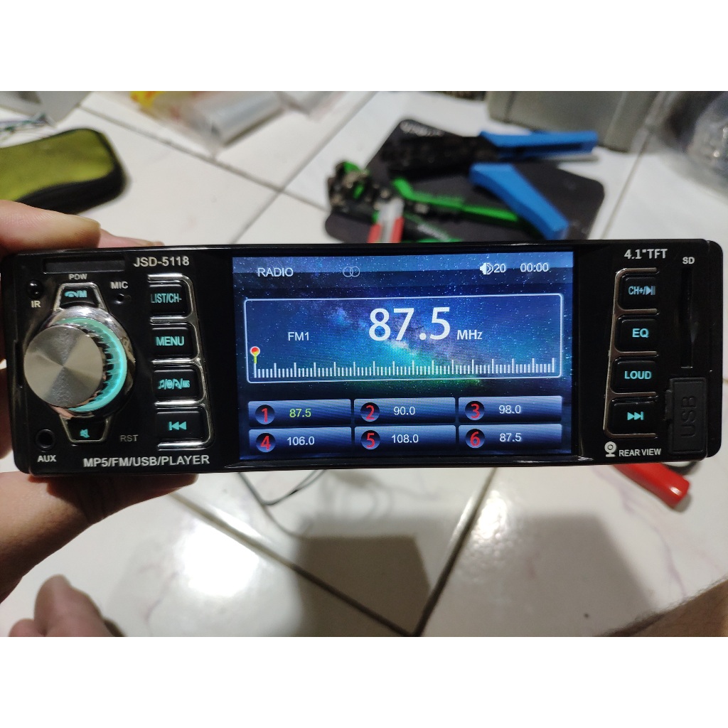Head Unit Mobil Single Din Dengan Layar 4.1" Sudah Bluetooth dan Remote Radio Tape