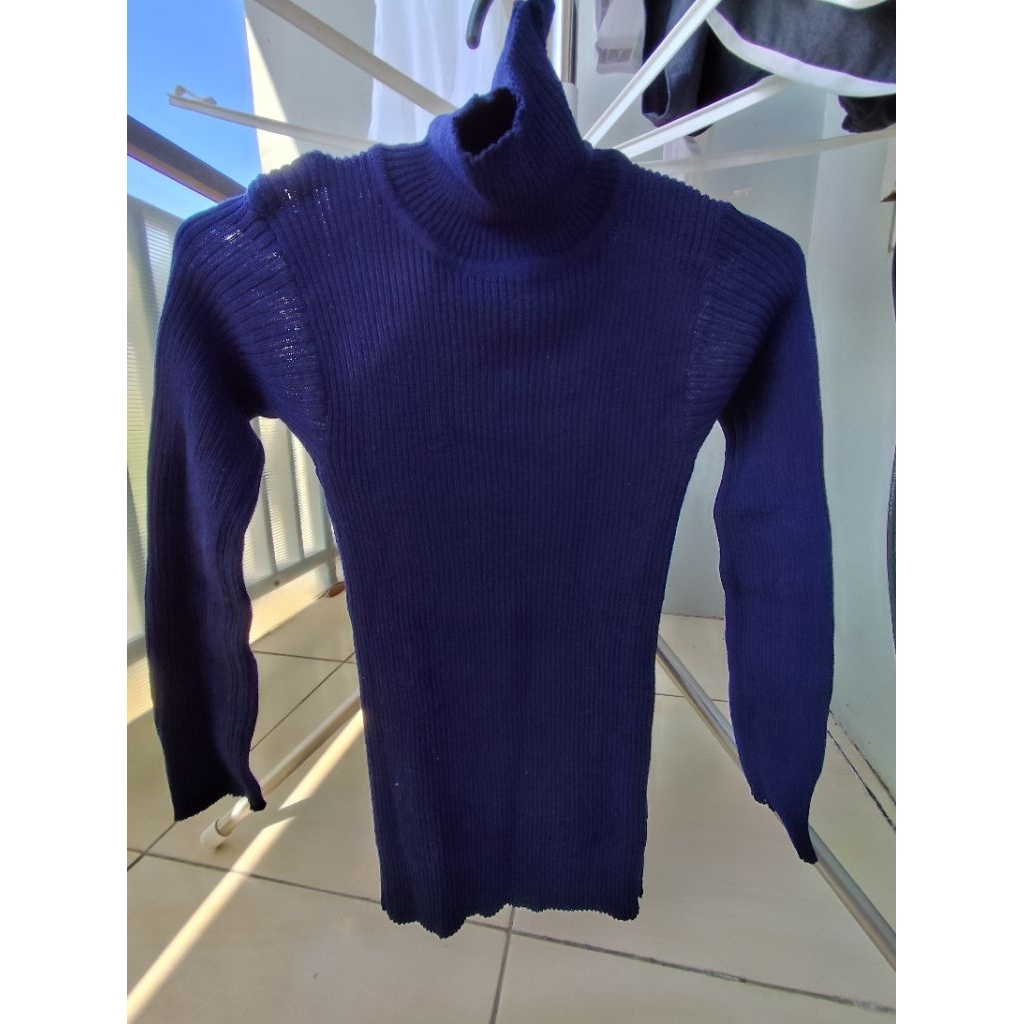 [PRELOVED] Sweater Rajut Turtleneck Navy Wanita – Knit Top Slim Fit
