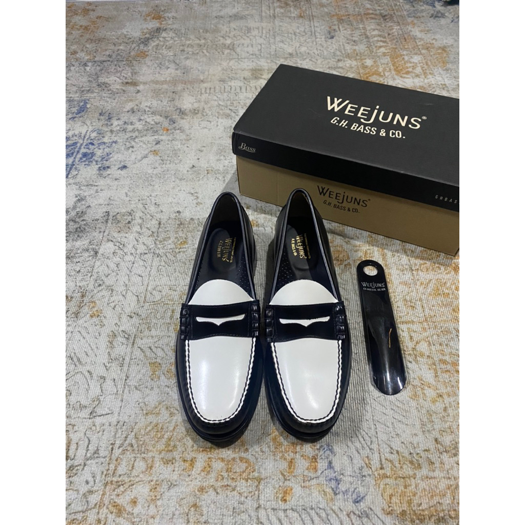 G.H. BASS WEEJUNS PENNY LOAFERS - BLACK/WHITE