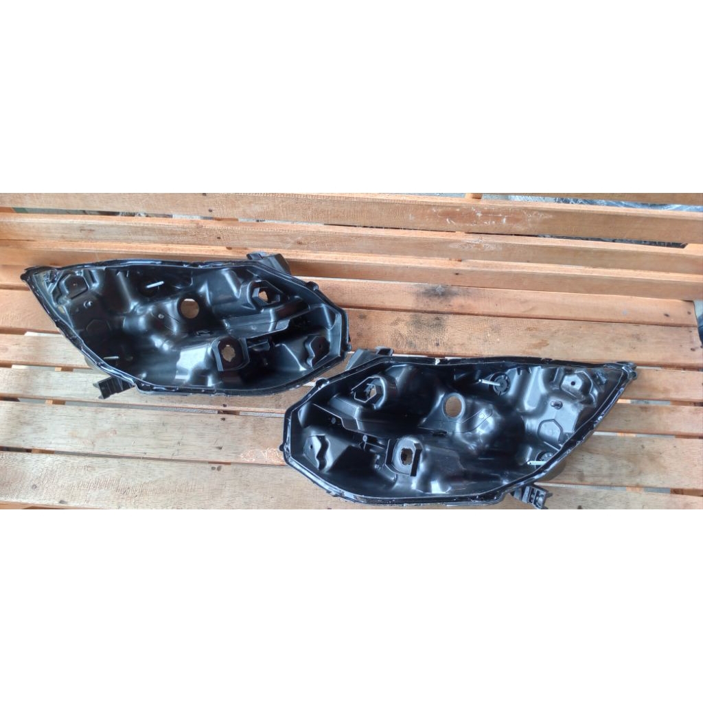 Housing batok lampu depan calya Sigra facelift