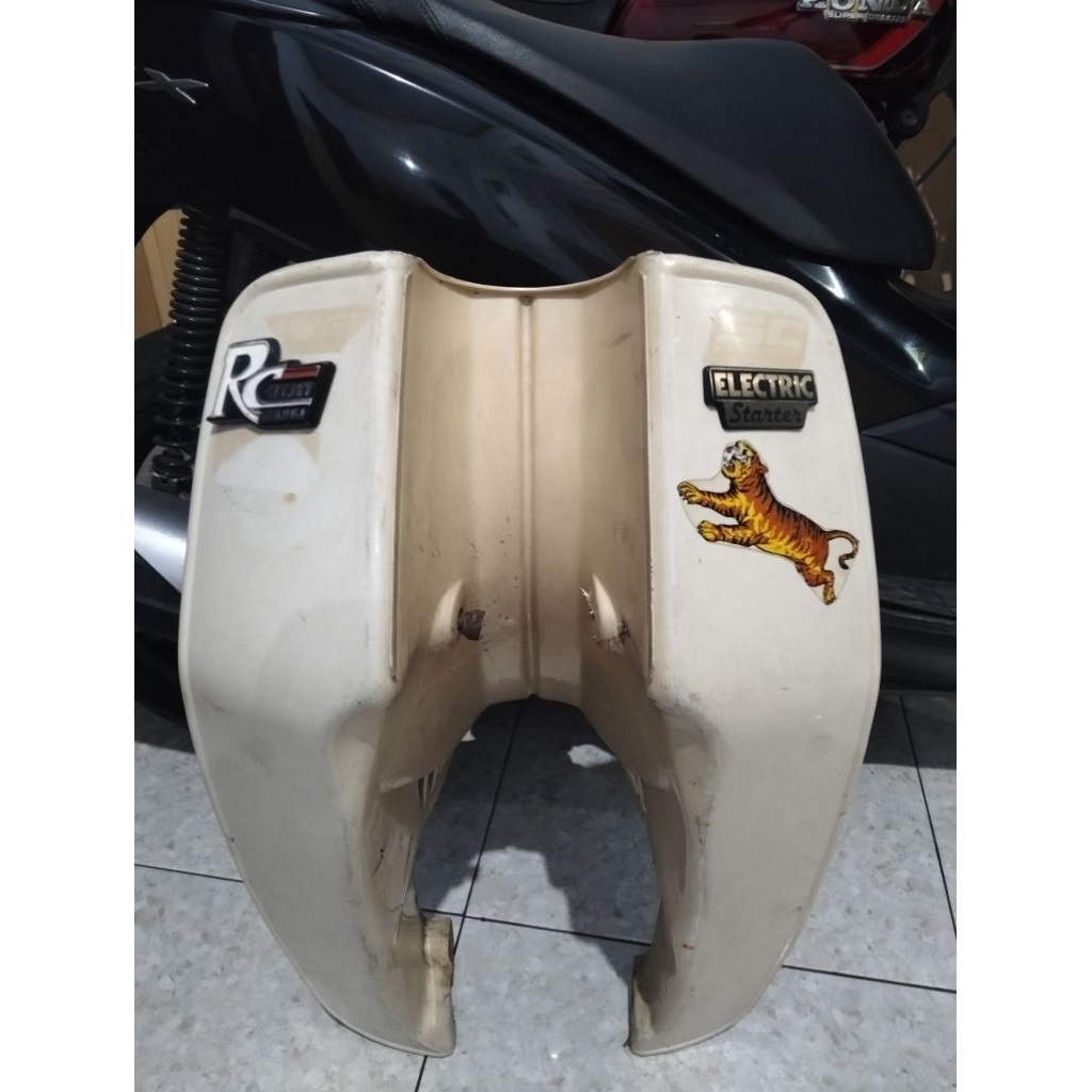 Sayap depan/dek Rc 100 putih original lepasan