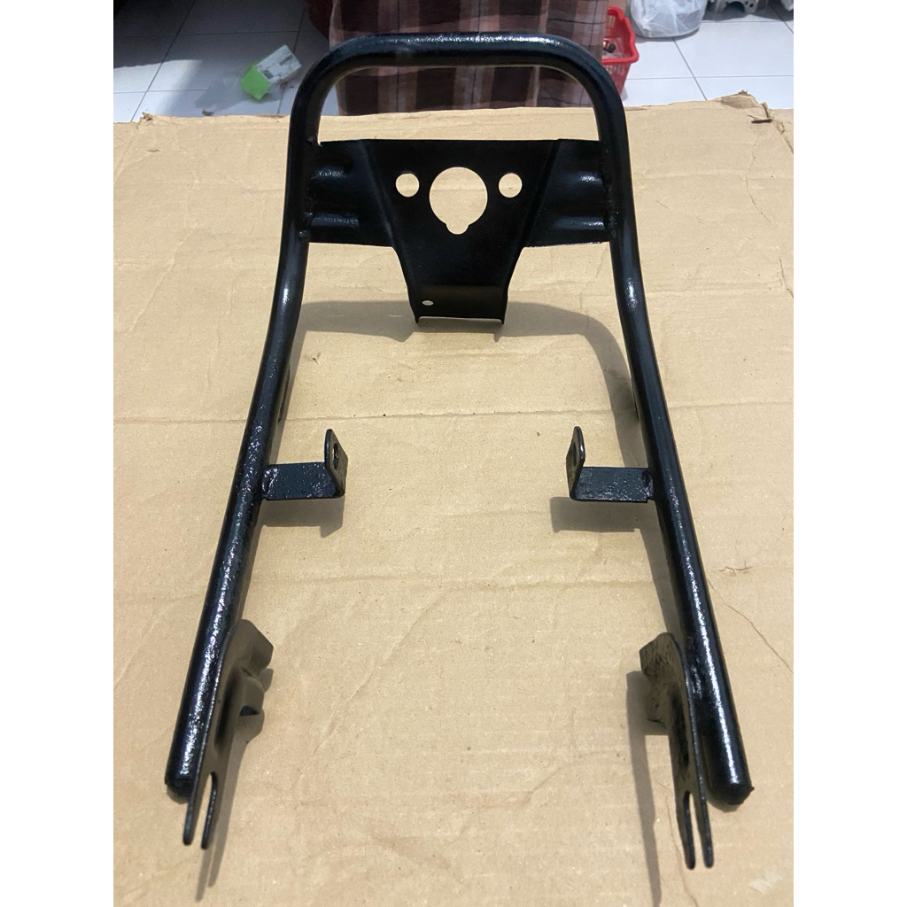 BEGEL BELAKANG A100 CAT ULANG HITAM