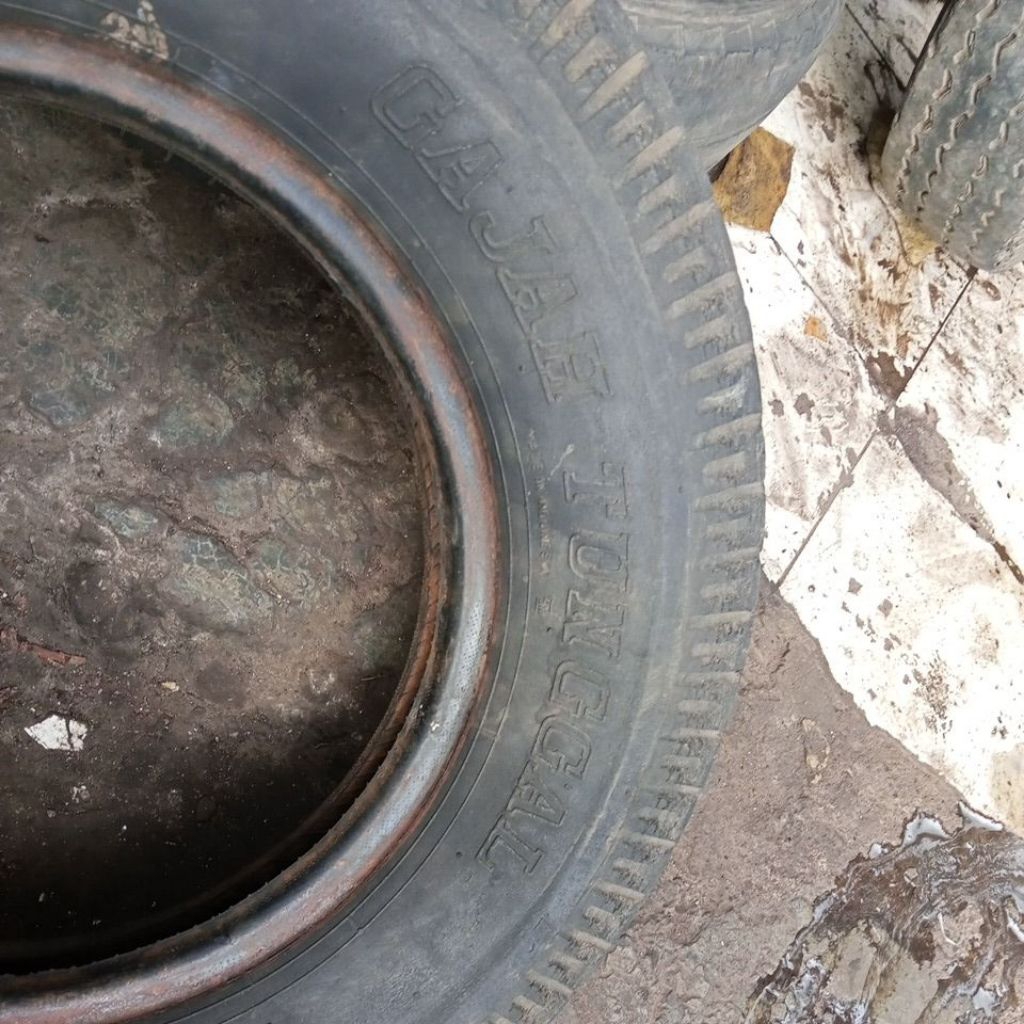 jual ban copotan second original bukan suntikan duler h/t ring 15 /215/70 brigestone