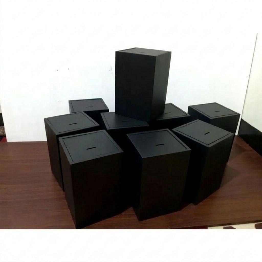 celengan kayu kotak,  warna hitam, putih, hijau, coklat,pink