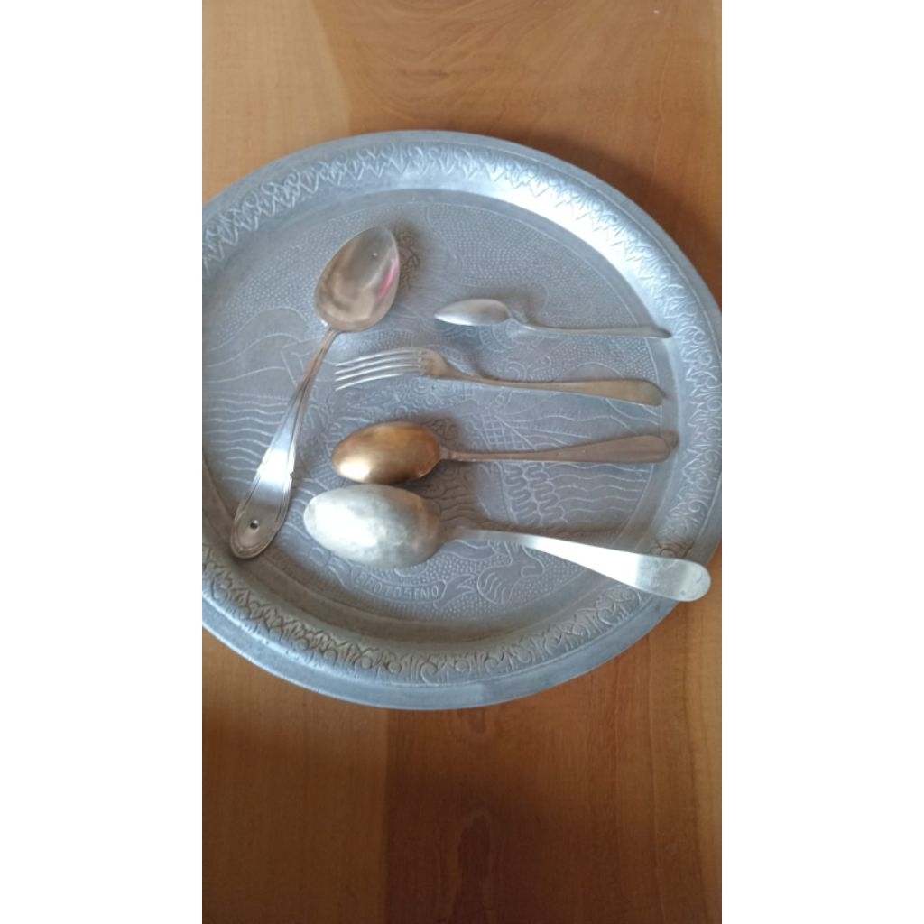 4 sendok 1 garpu perak