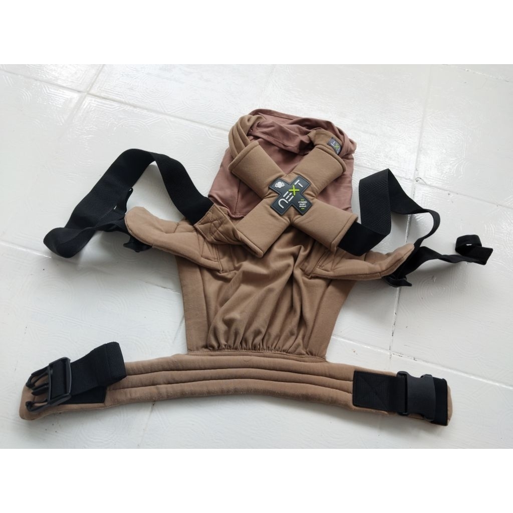 Preloved NEXT HYBRID BABY WRAP LATTE by bayiku.id - Gendongan Bayi M Shape Open Barter Dengan Activa