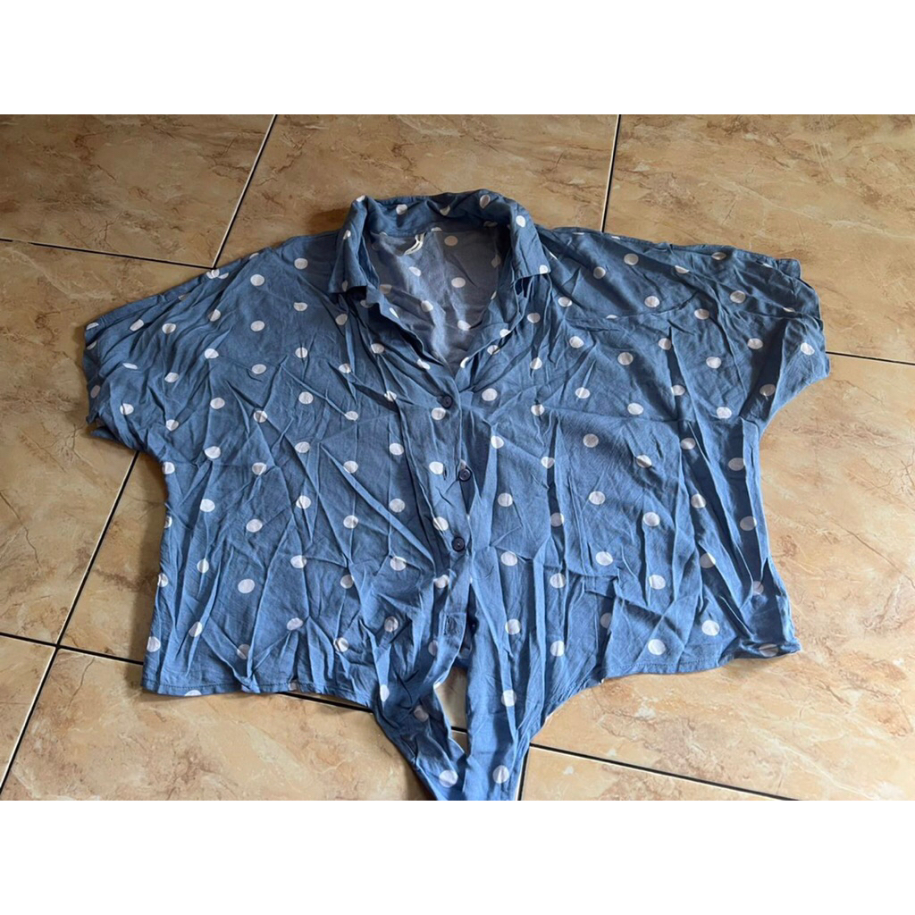Kemeja Crop by COLORBOX Soft Blue Preloved (PL) Kemeja Motif Atasan Wanita