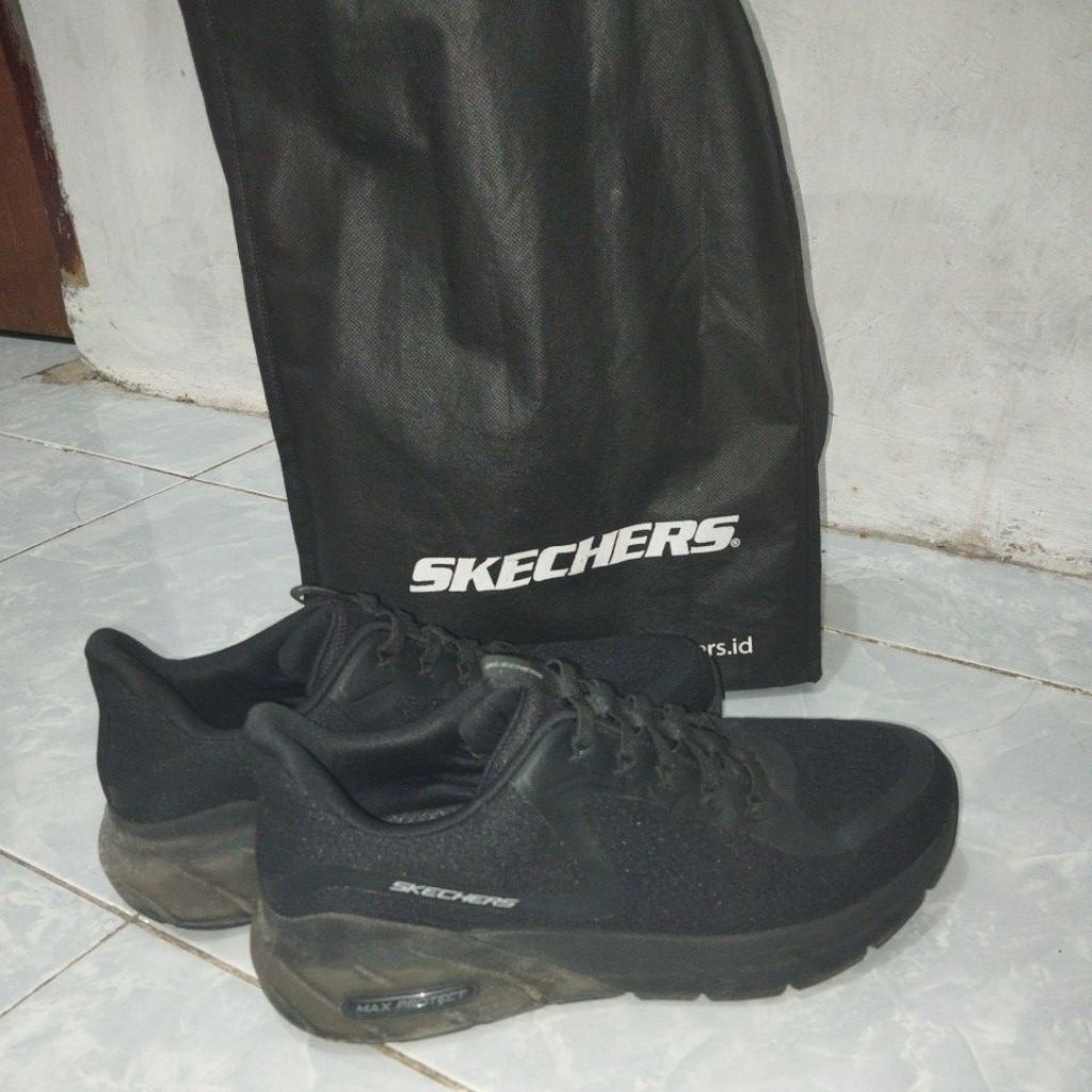 sepatu skechers max protect