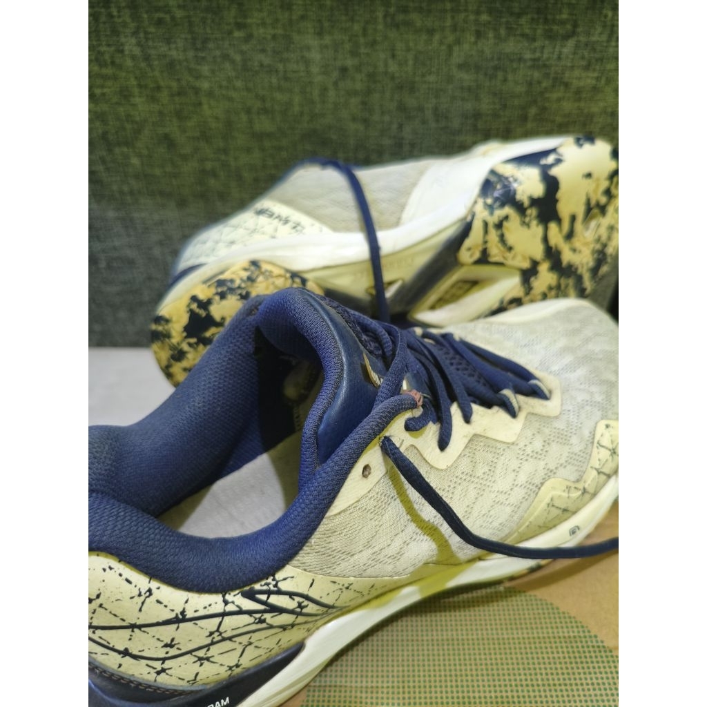 Sepatu Lining Dagger II SE size 41