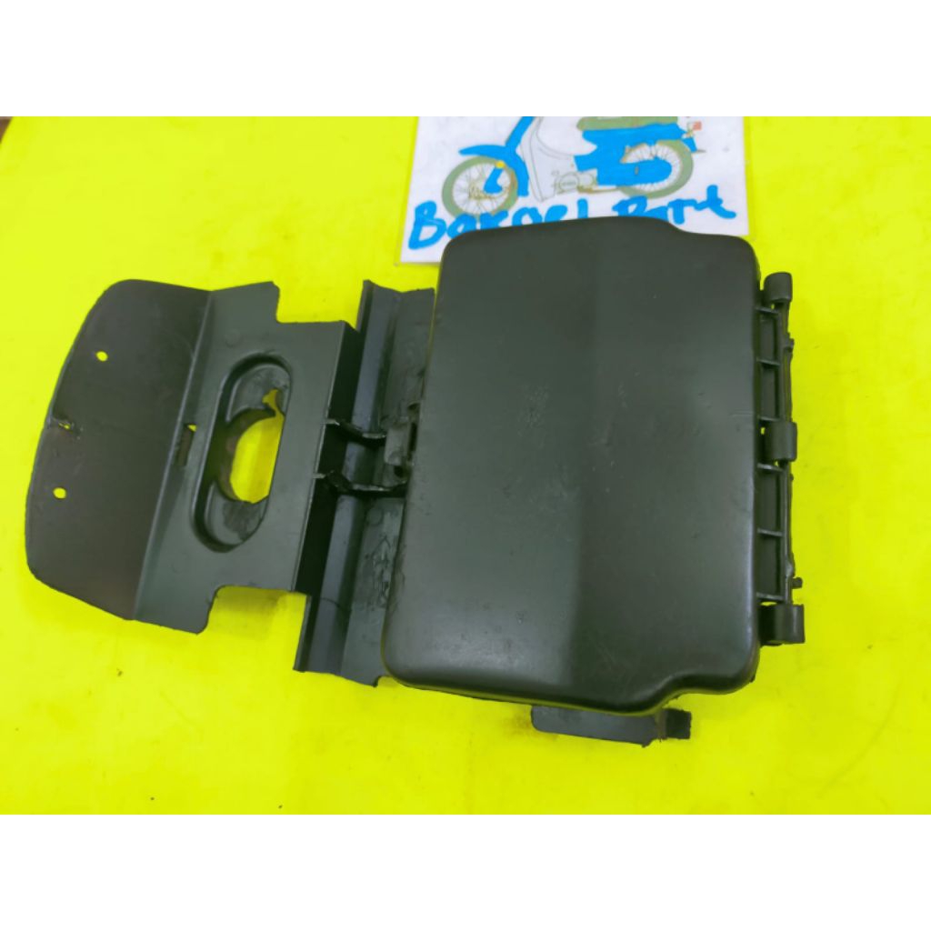 kotak box kunci wadah box toolkit tolkit bagasi bawah sadel honda astrea prima C100 astrea star