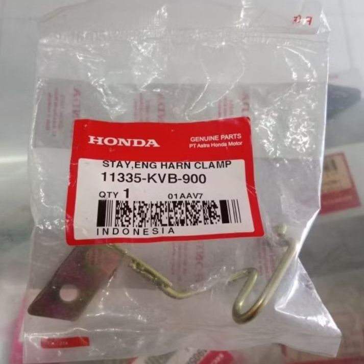 PENJEPIT GANTUNGAN MESIN ( STAY ENGINE HANGER CLAMPER ) HONDA VARIO 110 KARBURATOR ORIGINAL AHM - 11