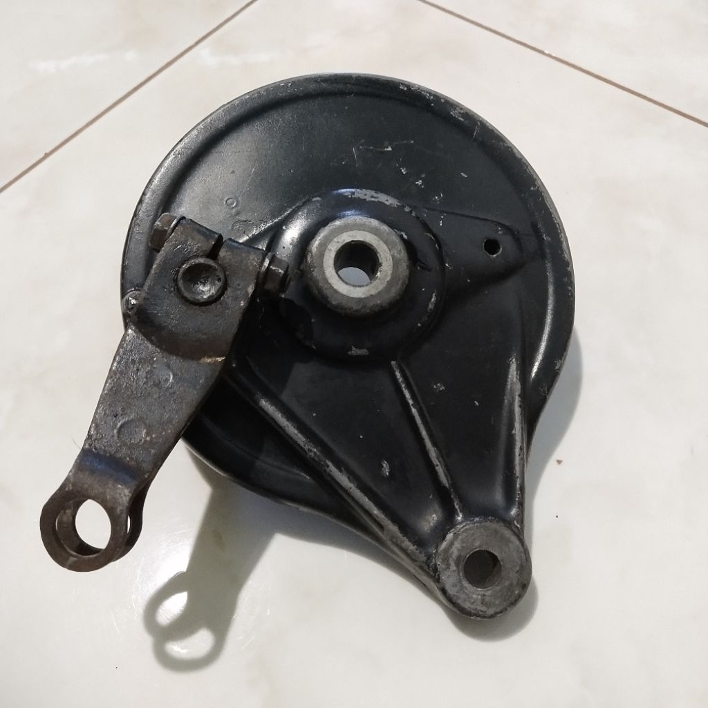 Tutup Cover Dudukan Kampas Rem Tromol Bos Hub Belakang Honda Pnp Grand Legenda Impresa Supra X V XX 